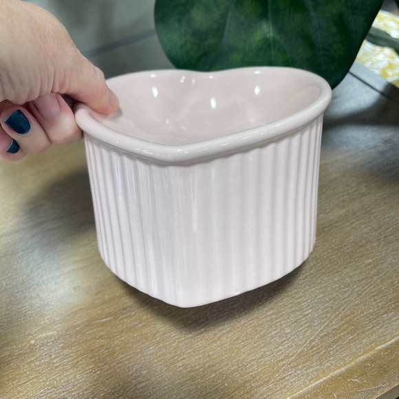 Pastel Pink Heart Shaped Ceramic Elevated Pet Food Water Dish Dog or Cat NEW - Picture 2 of 4